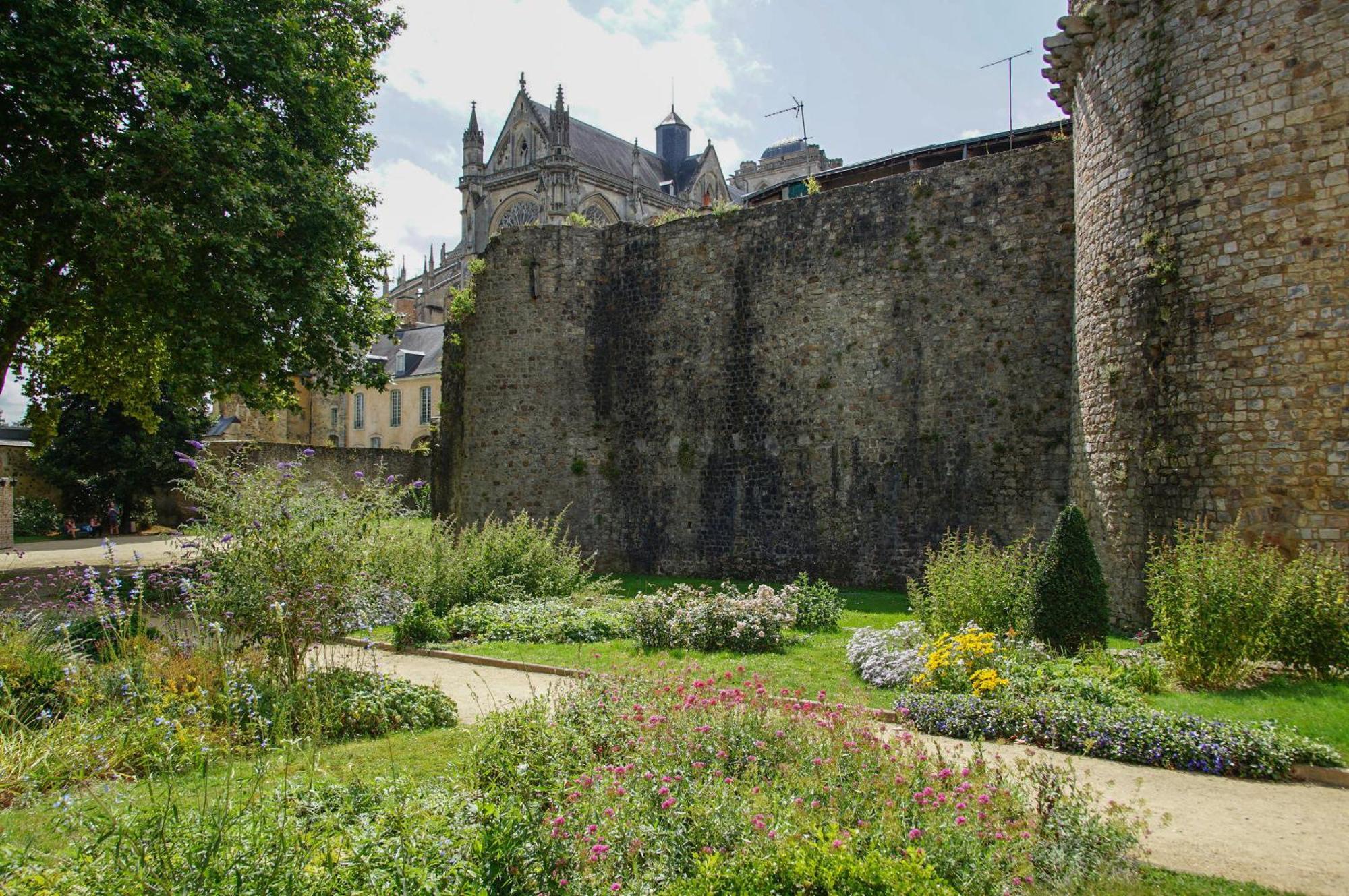 Maison Avec Vue Sur La Cathedrale Le Mans Luaran gambar